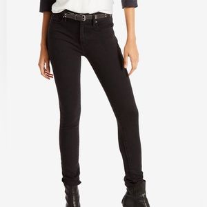 NWT Levi’s 721 High Rise Skinny Jeans in “Soft Black” Size 26x32